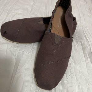 TOM’S brown NWOT